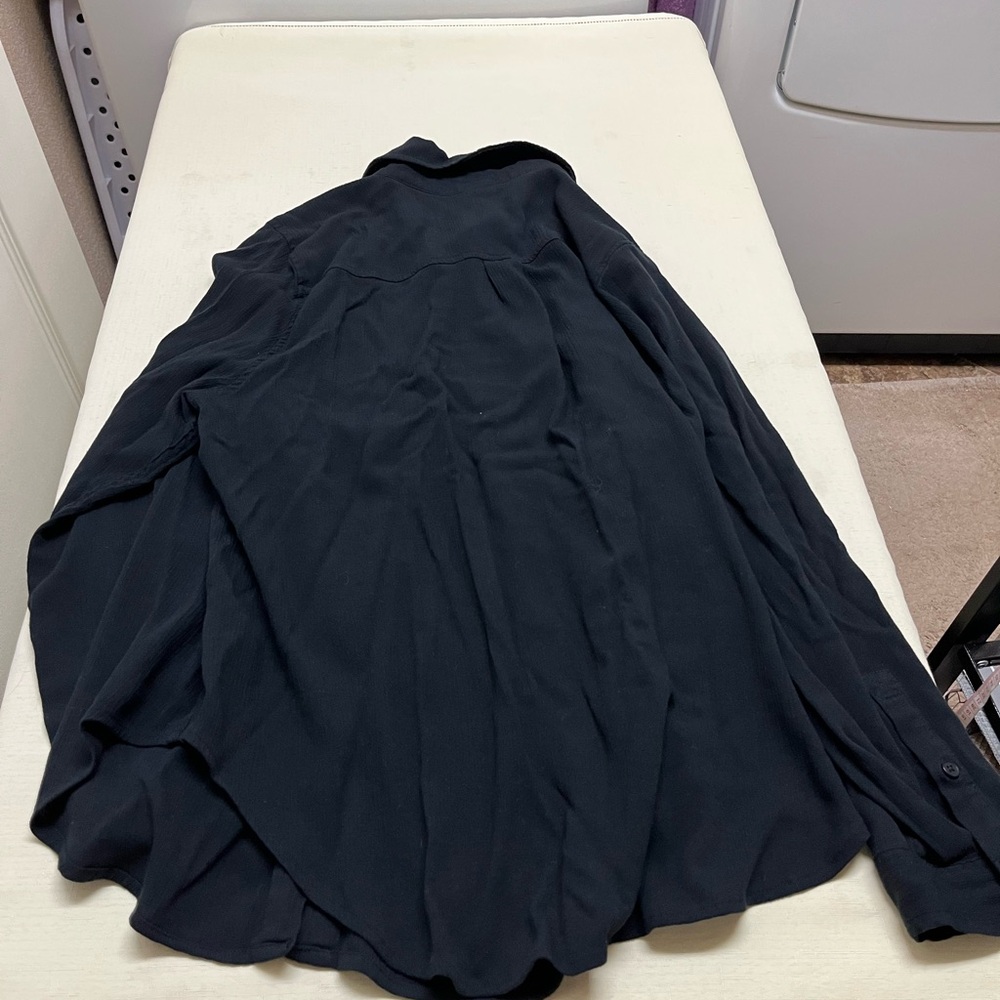 Torrid 1X black crinkle gauze button up - Picture 7 of 13
